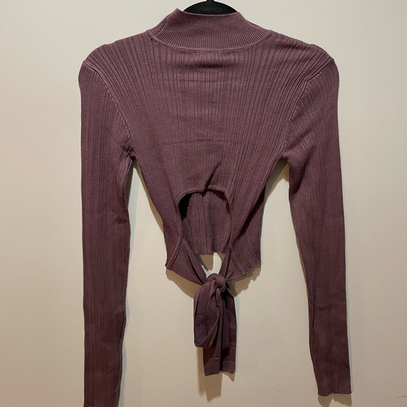 Open Back TurtleNeck - Picture 8 of 10